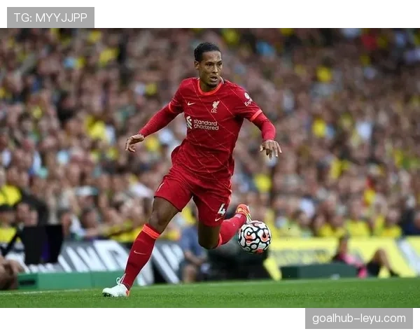 范戴克后场长传进攻中的战术枢纽作用解析 范戴克后场长传进攻中的战术枢纽作用解析