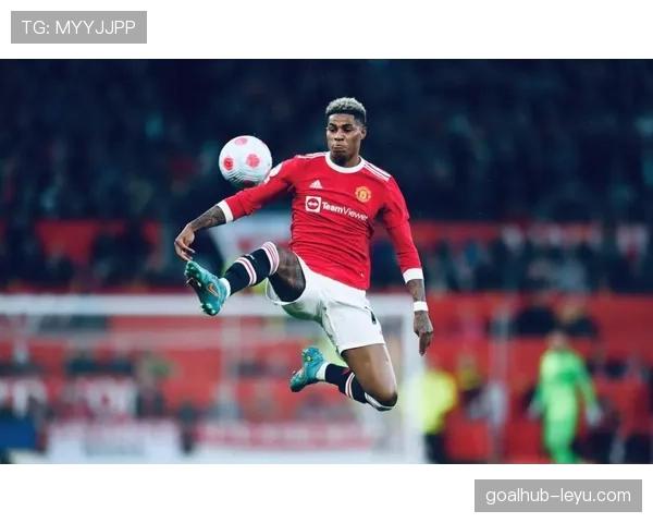 拉什福德撕裂防线的速度型边锋打法解析