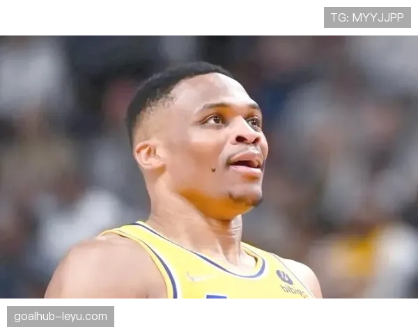 威斯布鲁克改变持球节奏主导快攻，提升湖人转换效率